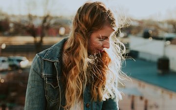 Schlafhygiene: 15 Tipps für besseren Schlaf von Dr. med. Muzaffer Arkac Artikel Schlafhygiene junge Frau