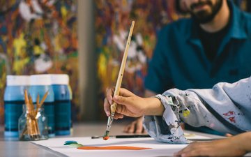 Die Macht der Farben – Farb- und Lichttherapie als Heilmittel Artikel Farbtherapie Farbmalkasten