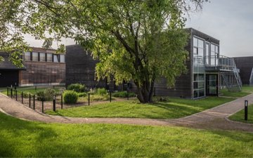 Verordnungsmöglichkeiten von Krankenhausbehandlungen durch Psychotherapeuten neu geregelt Artikel Krankenhausbedingungen: Außenansicht Oberberg Fachklinik Konraderhof