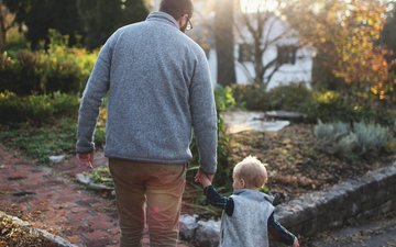 Von wegen Stille Nacht, Heilige Nacht: Weihnachtsstress in der Familie Artikel Weihnachten Vater mit Sohn