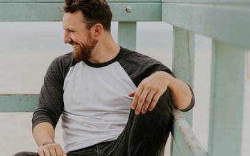 Seelisch gesund durch Ernährung? Artikel Ernährung Mann am Steg