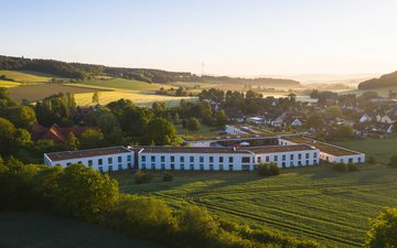 Kultur in der Oberbergklinik Weserbergland Artikel Weserbergland Außenansicht Oberberg Fachklinik Weserbergland