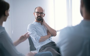 Schmerzen und Depressionen Wenn Körper und Seele sich gegenseitig Schmerzen bereiten