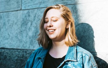 Körperbewusstsein & Selbstwertgefühl bei Jugendlichen Artikel Körperbewusstsein junge Frau