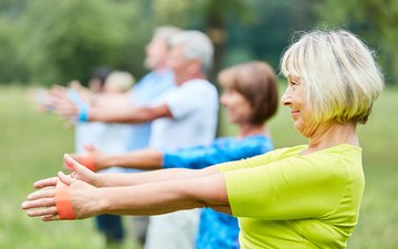 Artikel Depressionsbewältigung Eine Gruppe von älteren Menschen