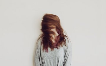 Artikel unterdrückte Gefühle junge Frau