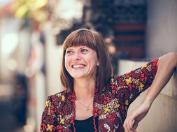 Schematherapie: Hoffnung bei chronische und komplexen Krankheitsbildern Artikel Schematherapie: Ältere Frau lächelt