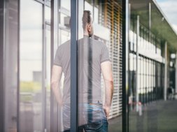 Wieso bin ich immer so deprimiert? mann