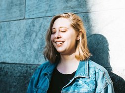 Körperbewusstsein & Selbstwertgefühl bei Jugendlichen Artikel Körperbewusstsein junge Frau