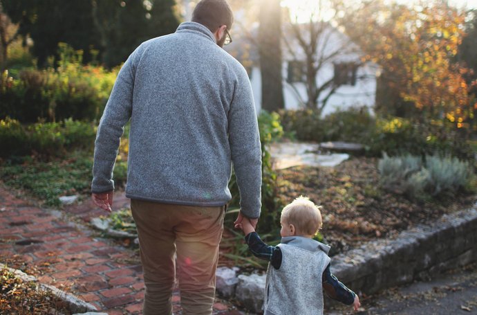 Mit diesen 10 Tipps wird Ihr Sommerurlaub wirklich zur Erholung Artikel Sommerurlaub Vater mit Kind