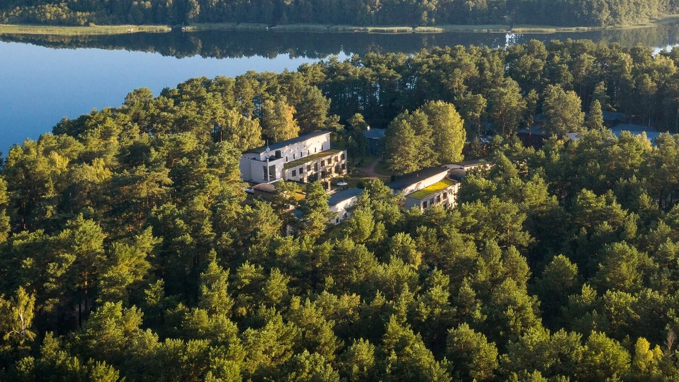 Luftaufnahme der Oberberg Fachklinik Berlin Brandenburg am See im Wald