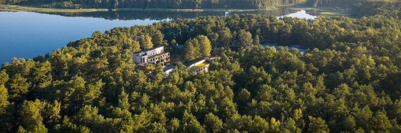 Luftaufnahme der Oberberg Fachklinik Berlin Brandenburg am See im Wald