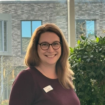 Portraitfoto Kyra Helmer, Pflegedienstleitung