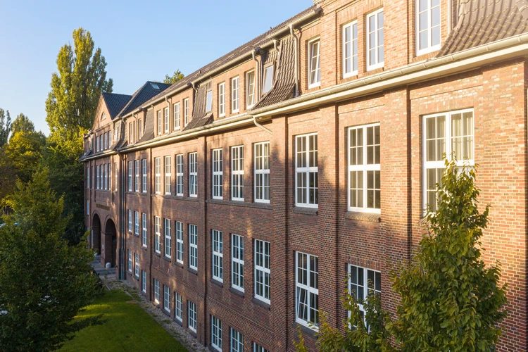 Backsteinfassade der Oberberg Fachklinik Marzipanfabrik