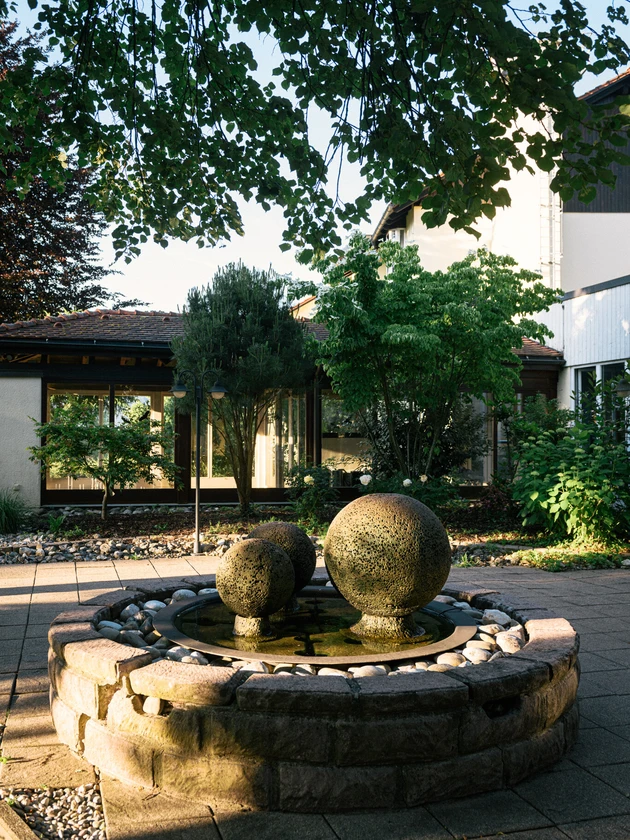 Brunnen in einer Gartenanlage