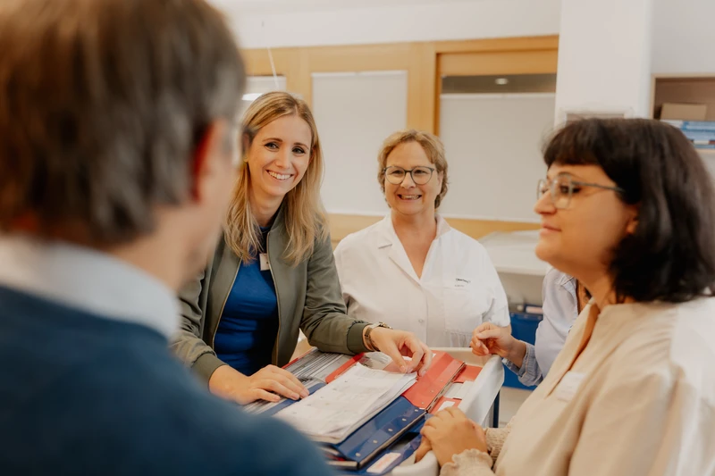 Team der Oberberg Fachklinik Schwarzwald bei einner Besprechung