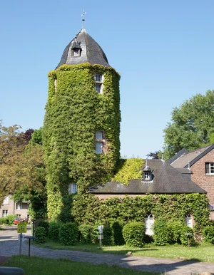 Au&szlig;enansicht der Oberberg Fachklinik Wasserschl&ouml;sschen mit historischem Geb&auml;ude